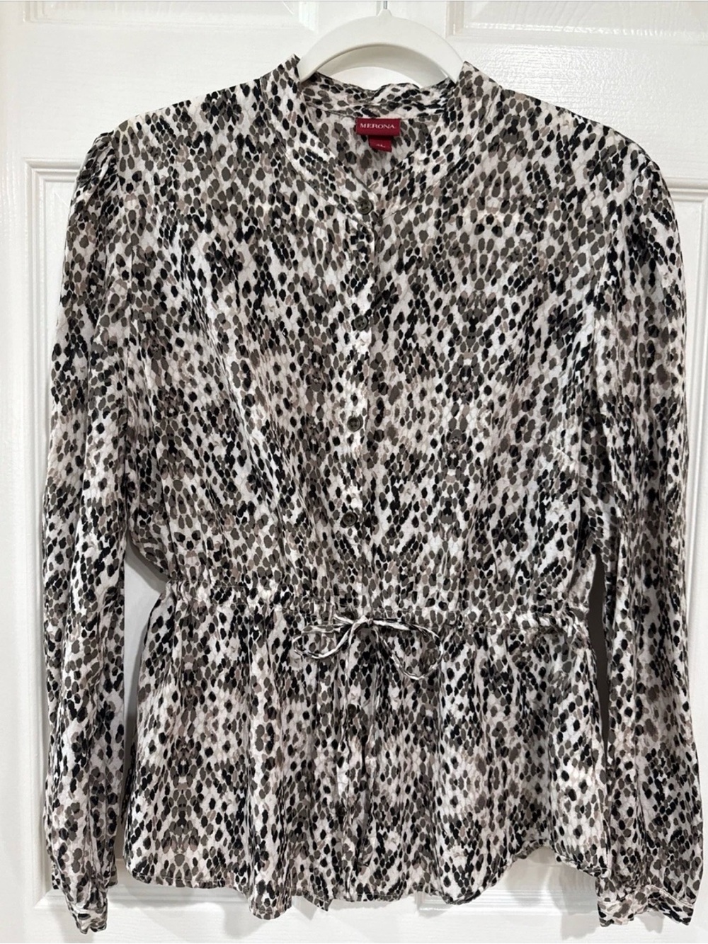 Merona Women's M Long Sleeve Tie Waist Blouse Neutral Snake Print Casual Office